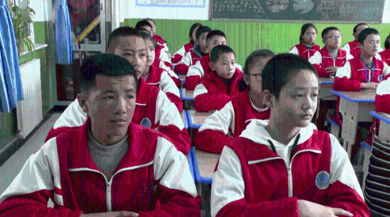 探索图一有几年了那几近期才注意到,不知道是什么东西啊,硬硬的。凹陷进去的,不痛不痒的?,解答你的疑问